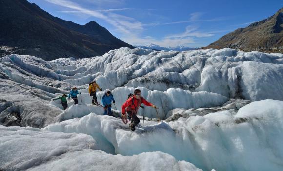 Des excursions guidées sur un glacier au cœur du patrimoine mondial de l’UNESCO
